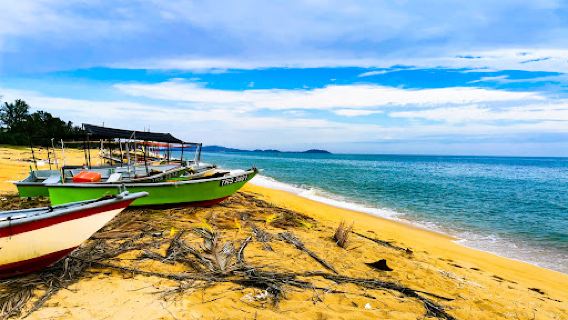 Pantai Teluk Lipat