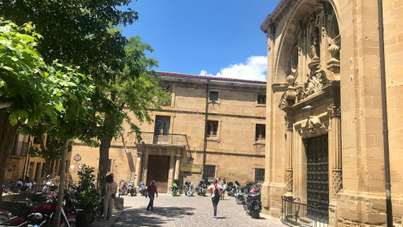 Done Joan Atea/Puerta de San Juan