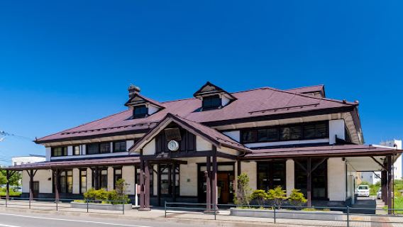 Former Muroran Station Building