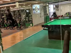 GOLD’S GYM