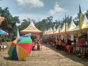Tugu Khatulistiwa Lipat Kain, Kampar