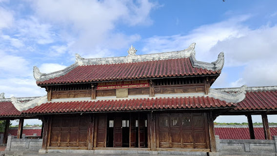 Bến Thả Hoa - Đền Tưởng Niệm Bờ Nam Thạch Hãn