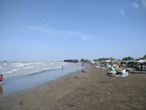 Pantai Glayem