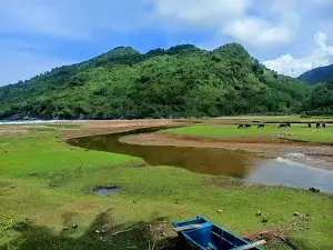 Pantai Ngulungwetan