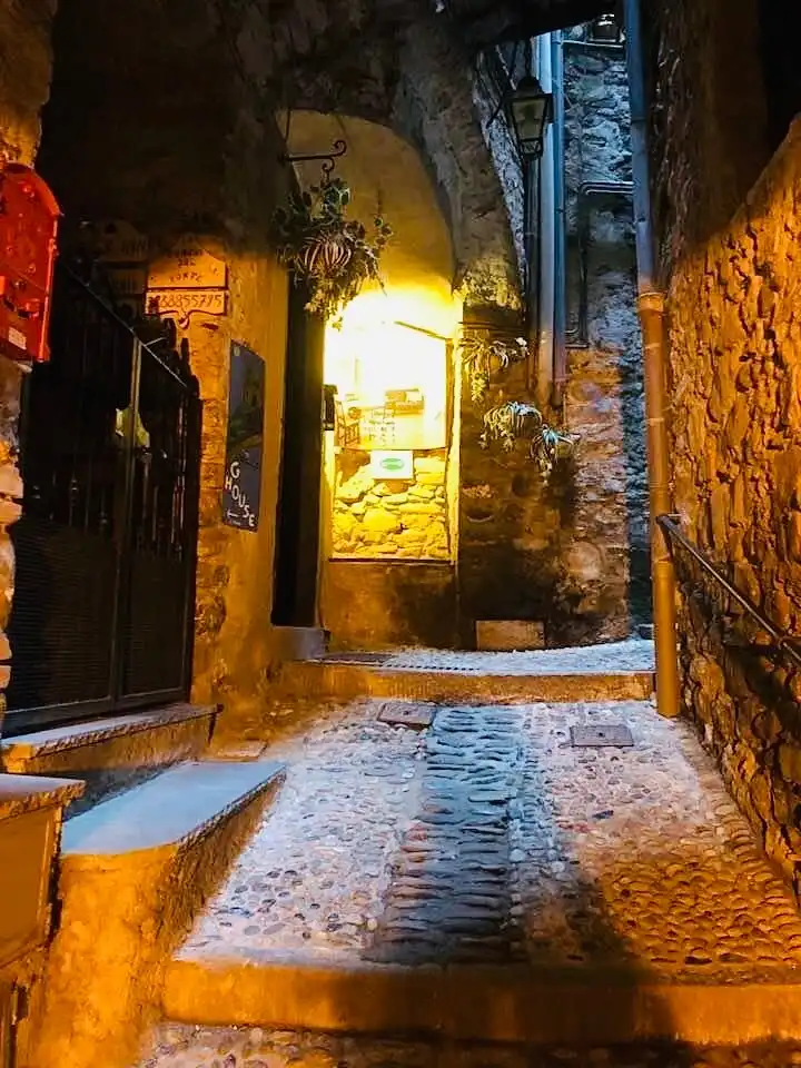 Hotels near Dolceacqua