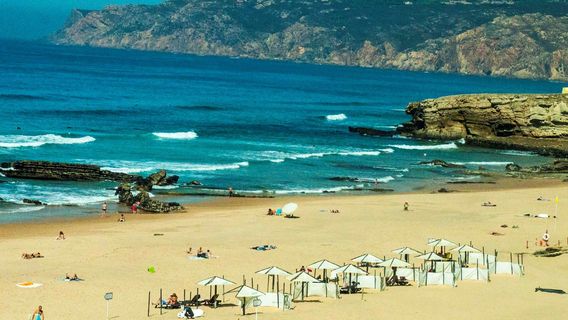 Carcavelos beach