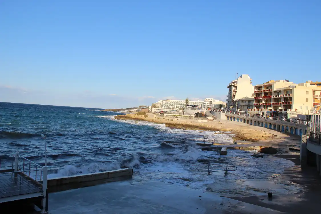 Hotels near Buggiba Perched Beach