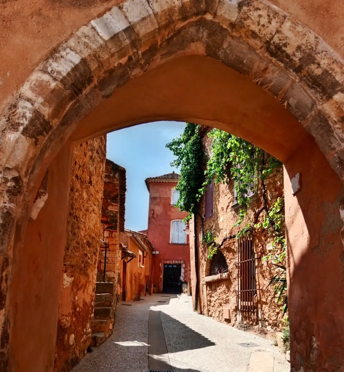 Hotels near Le Sentier Des Ocres De Roussillon
