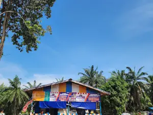 Wisata Rumah Dua Negara