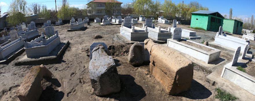 koç başlı mezar taşları