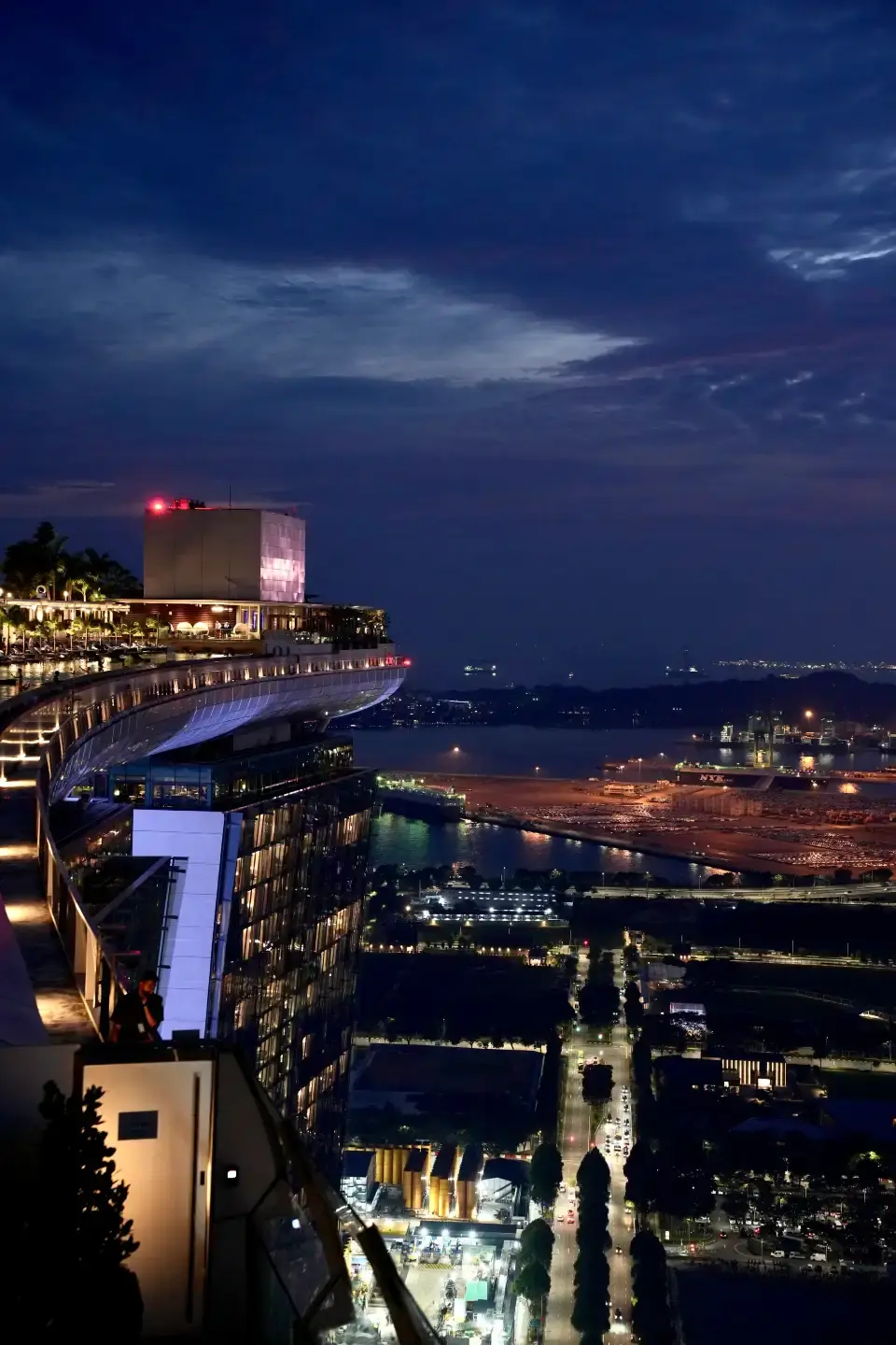 3_SkyPark Observation Deck