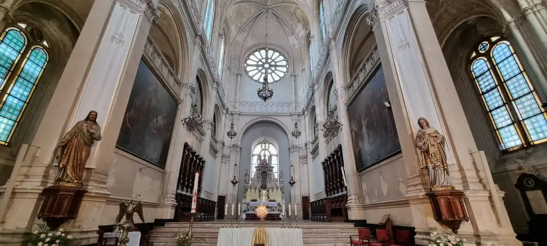 St. Catherine's Church附近的飯店