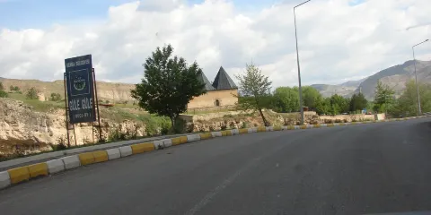 Sultan Melik Turbesi