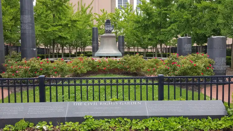 Các khách sạn gần Civil rights Garden