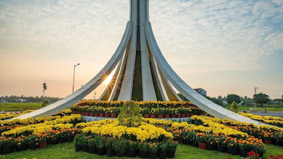 Square's Roundabout