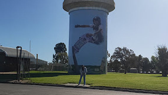 Warren War Memorial Olympic Swimming Pool