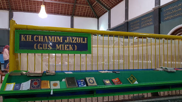 Makam KH.Chamim Djazuli (Gus Miek)