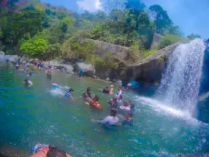 Maranum Falls (Batchelor East, Natividad)