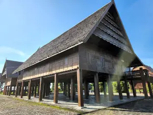 Rumah Adat Mamuju