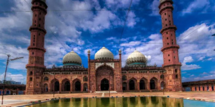 塔吉烏爾清真寺