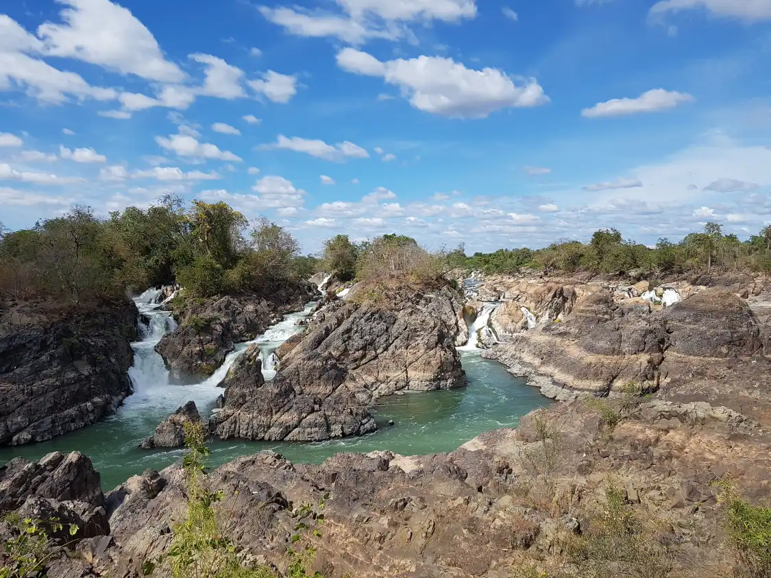 Hotels near Si Phan Don