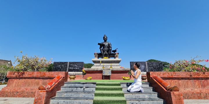 พระบรมราชานุสาวรีย์พ่อขุนรามคำแหงมหาราช