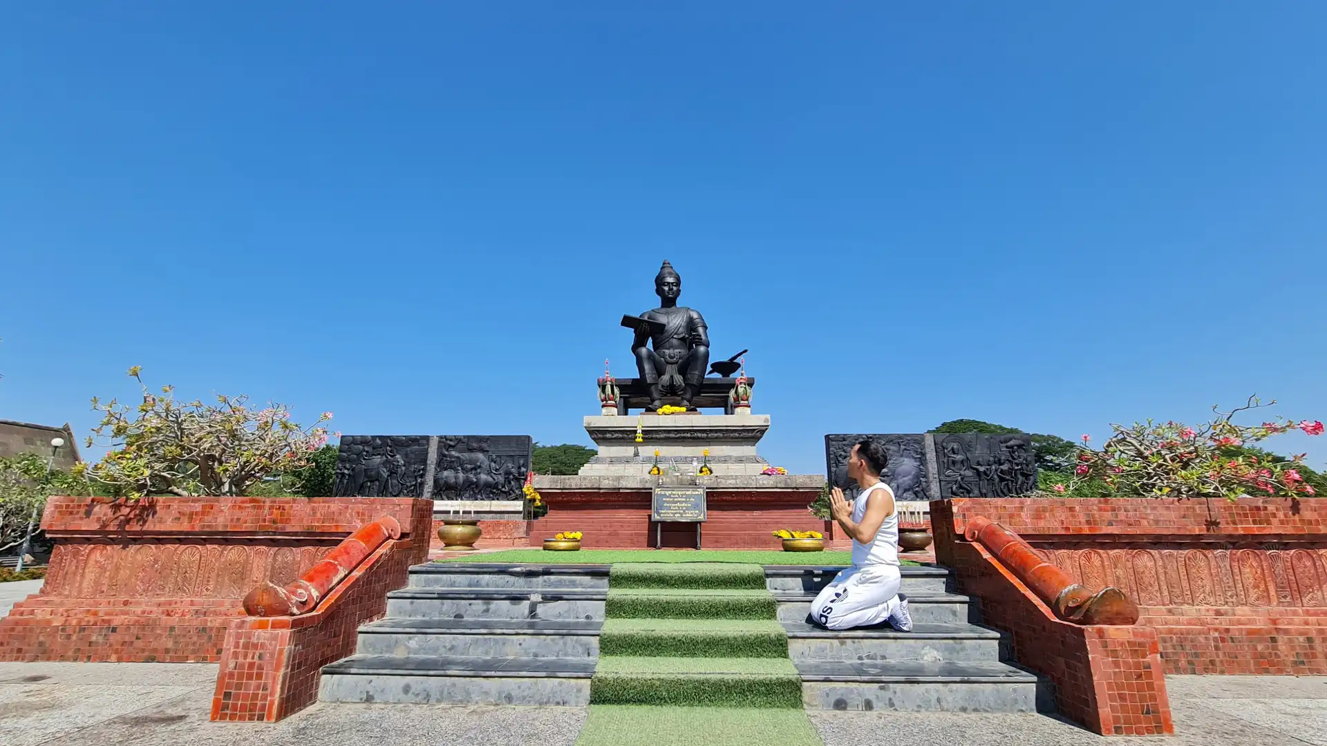 Hotels near King Ramkhamhaeng Monument