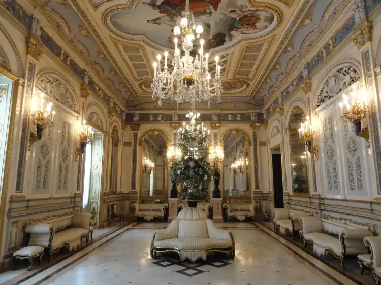 Các khách sạn gần Museo Nacional de Ceramica y Artes Suntuarias Gonzalez Marti