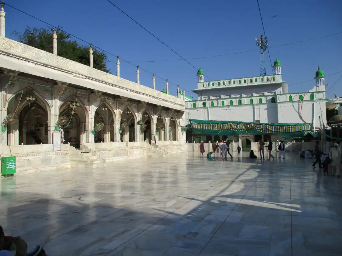 Hotels near Shah Jahan's Mosque