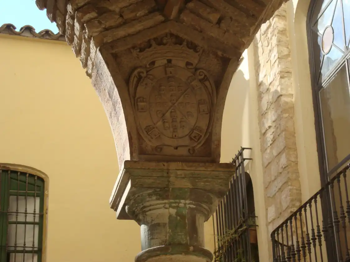 Hotels near Palacio del Condestable Iranzo