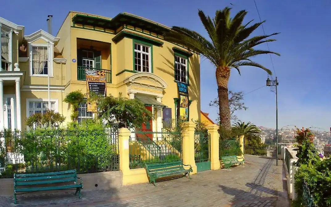 Отели рядом с достопримечательностью «Casa Museo Mirador Lukas»
