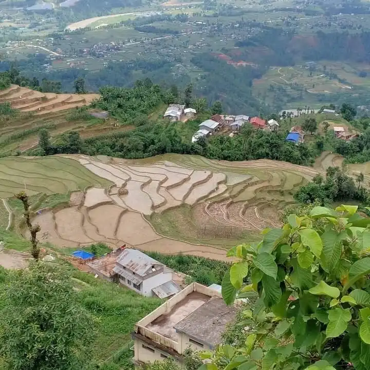 Hôtels à : Bidur