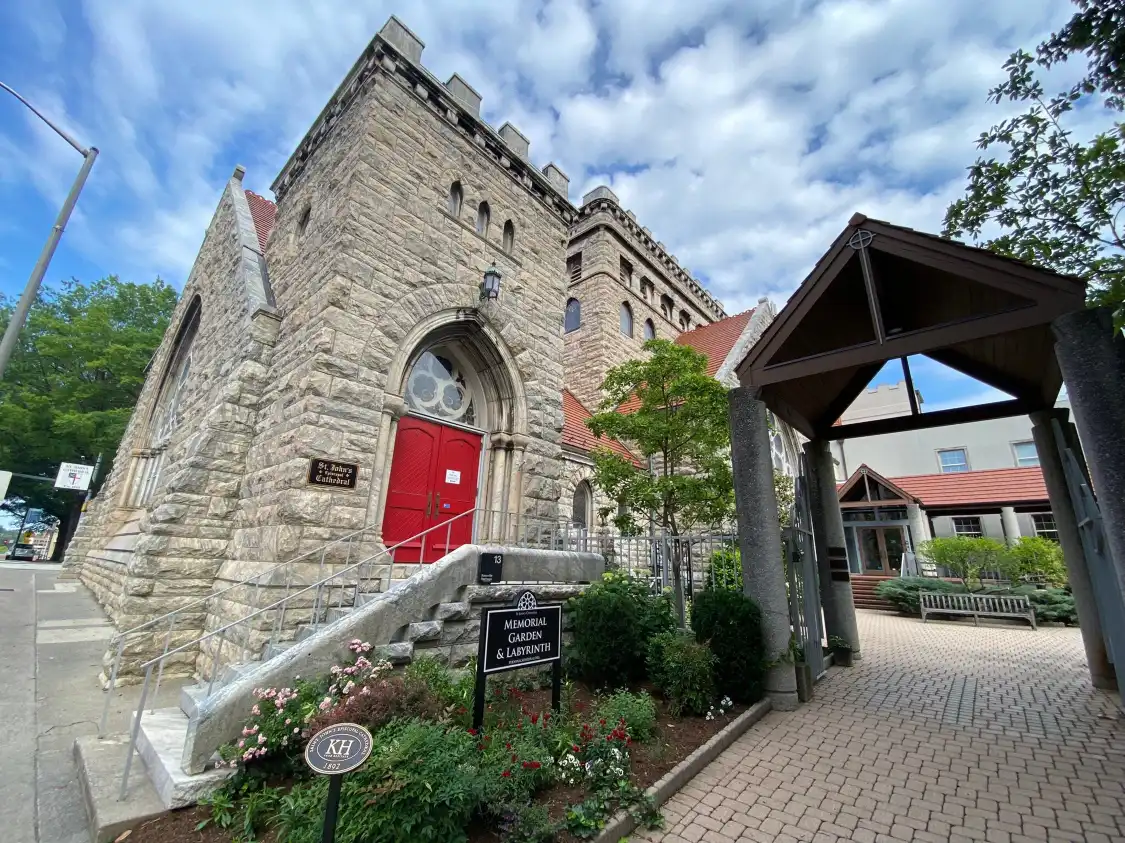 Hotels near St John's Episcopal Cathedral