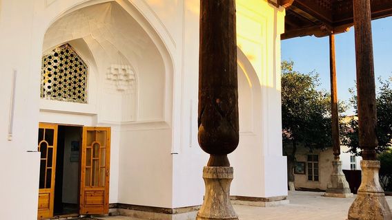 Taqi-Telpakfurushon Market