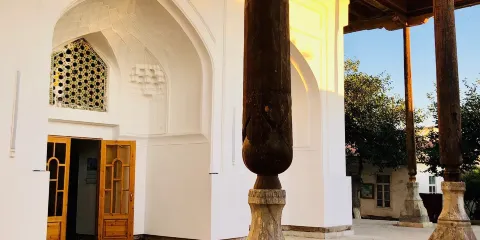 Taqi-Telpakfurushon Market