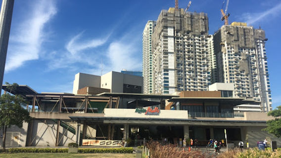 Globe Circuit Event Grounds