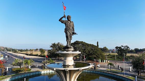 Statua Presidente Nicolau Lobato