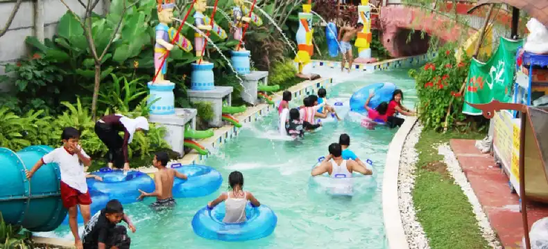 Hotels near DeVoyage Bogor