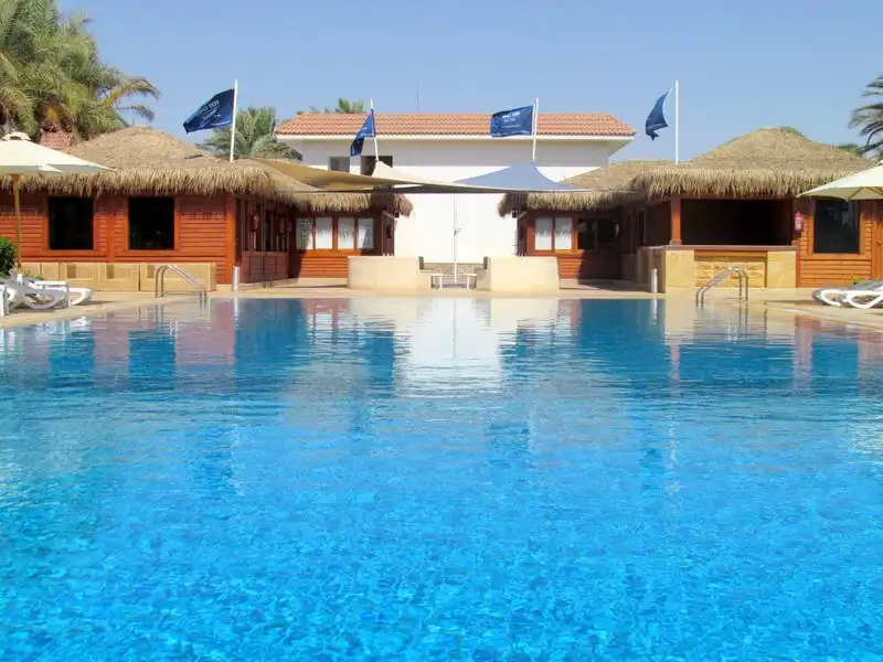 Hotels near Reef Oasis Dive Club - Blue Bay