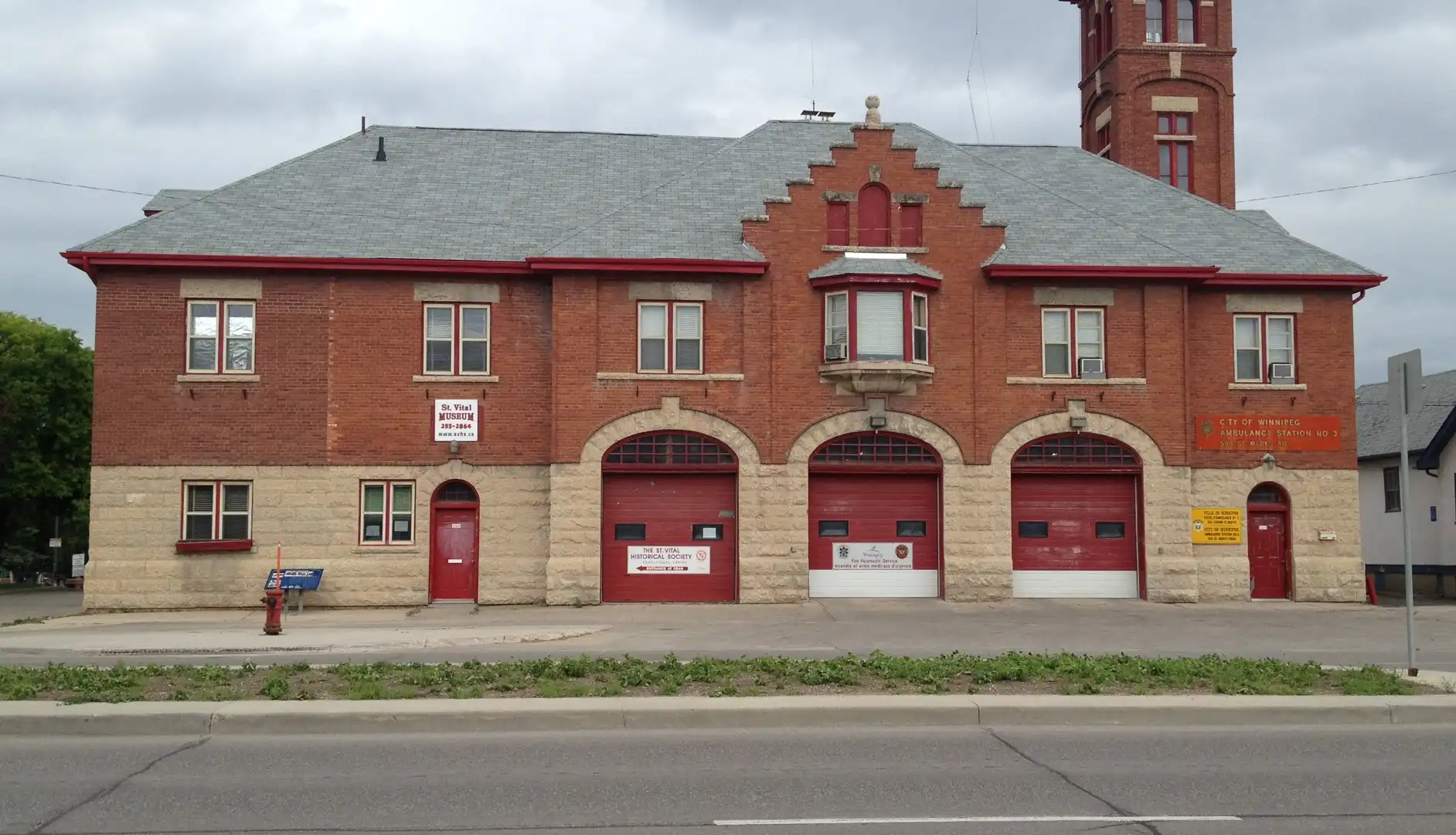 Hotels near St. Vital Museum