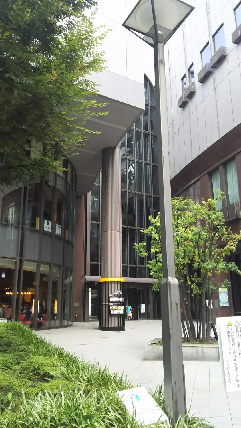 Hotels near Applause Tower