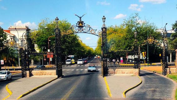 Portones del Parque General San Martín