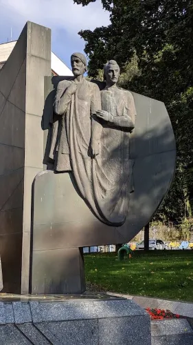 "Pamätník národných buditeľov – Ľ. Štúra, J. M. Hurbana a M. M. Hodžu"