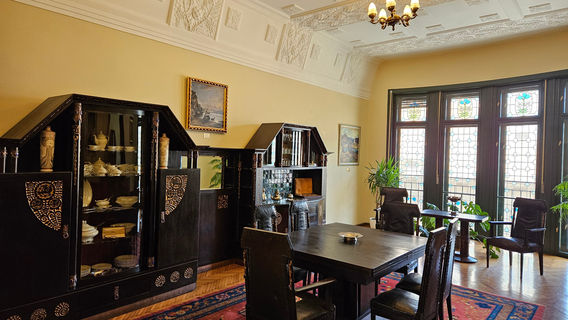 Darvas-La Roche House