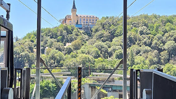 Stanice lanovky Vetruše - OC Forum