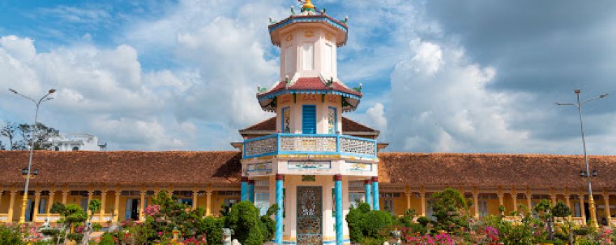 Tây Ninh Holy See (Cao Đài Temple)