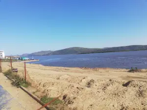 Памятник Первостроителям