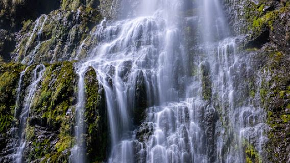 Devils Punchbowl Waterfall