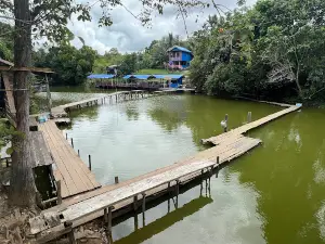 WISATA KOLAM IKAN AKHZA