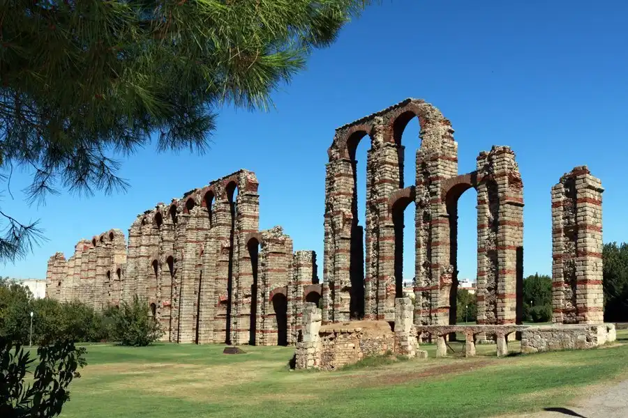 Hotels near Acueducto de los Milagros